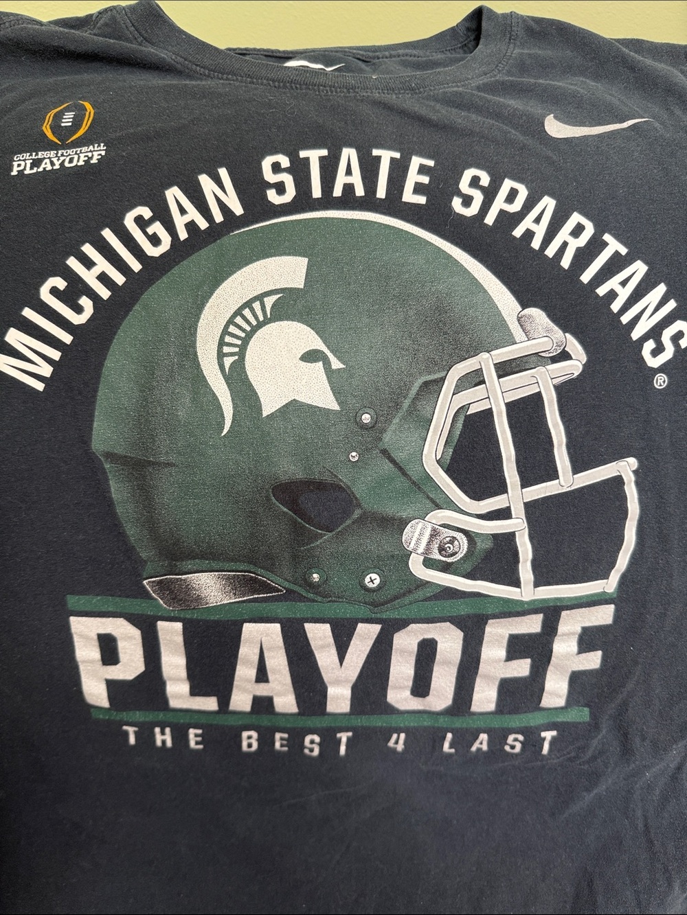 Nike Tee Michigan State Spartans College Playoff T-Shirt Helmet Graphic Size S - Picture 2 of 6